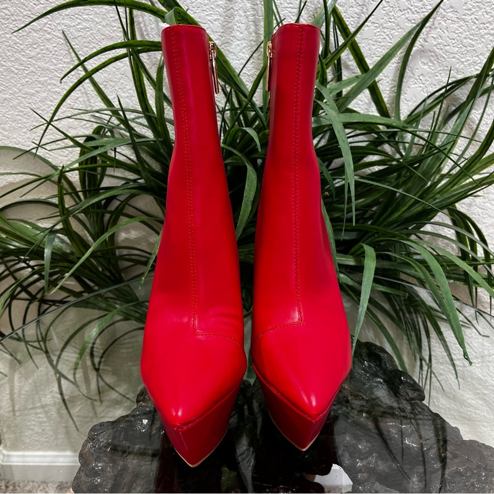 NEW Cape Robbin Lipstick Red Side Zip Platform Heeled Boots  Size 6 - Picture 6 of 9